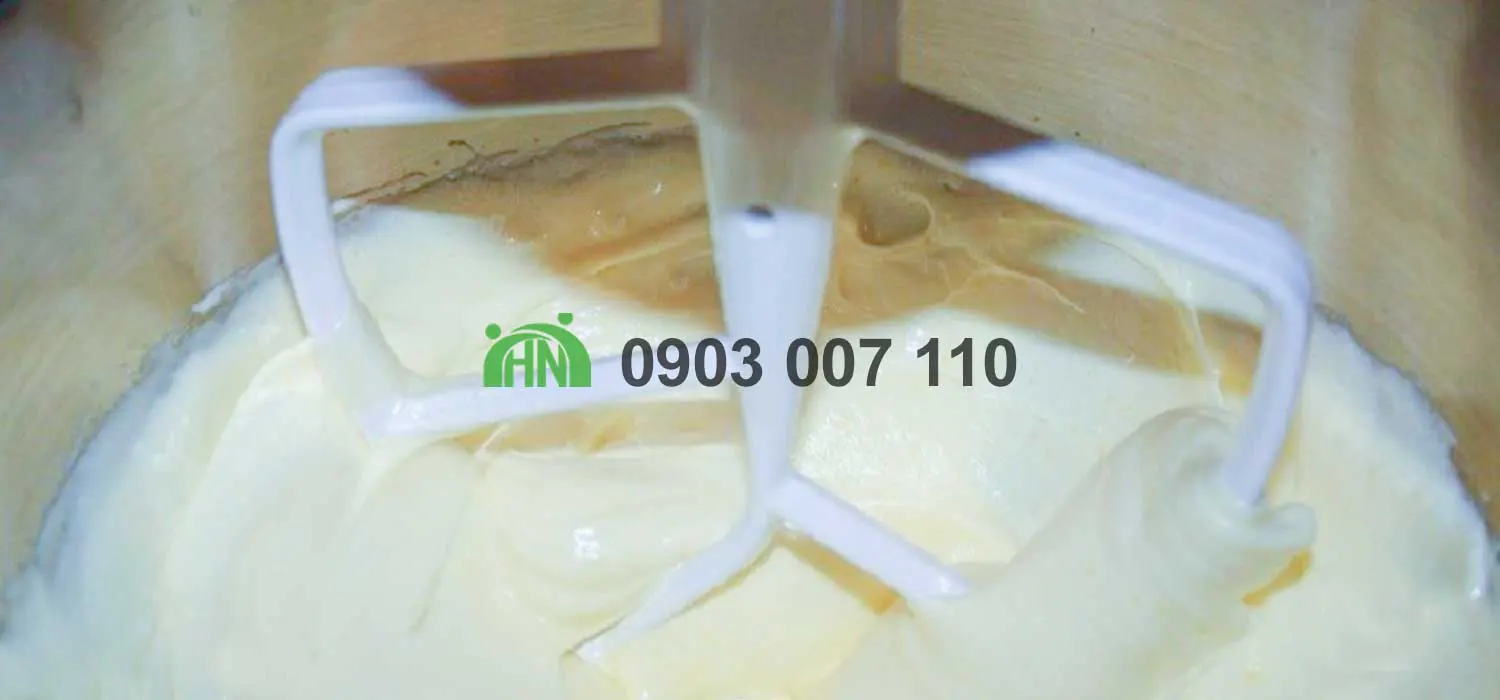 bánh trứng cuộn kem